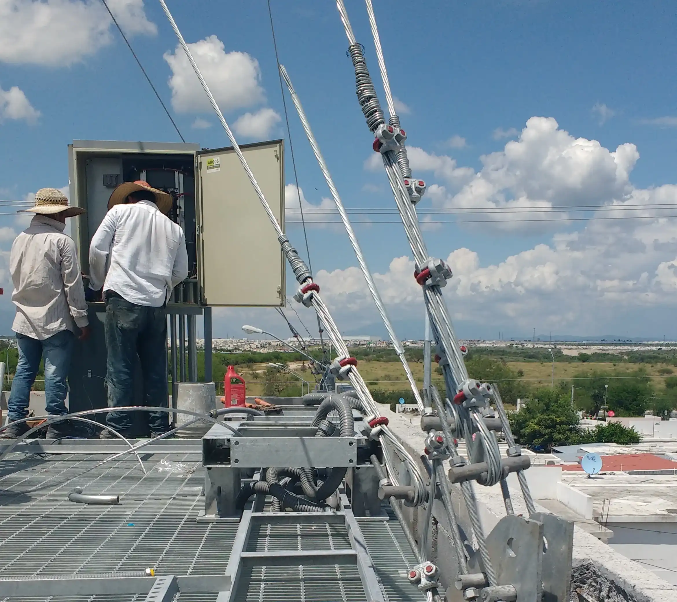 Técnico trabajando en capacitación especializada
